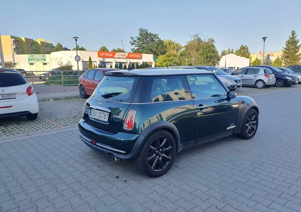 MINI Cooper cena 13500 przebieg: 242098, rok produkcji 2005 z Wałbrzych małe 56